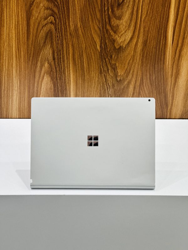 بررسی لپتاپ استوک surface book 2