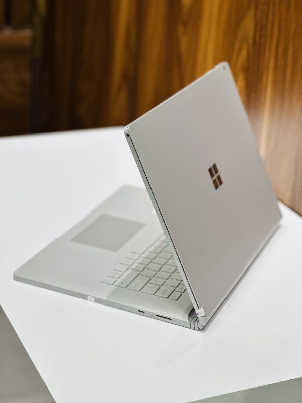 مقایسه لپتاپ استوک surface book 2