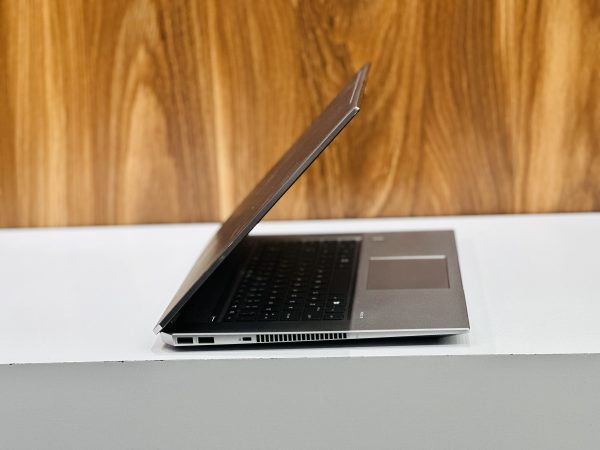 بررسی مشحصات لپ تاپ HP ZBOOK Studio G5