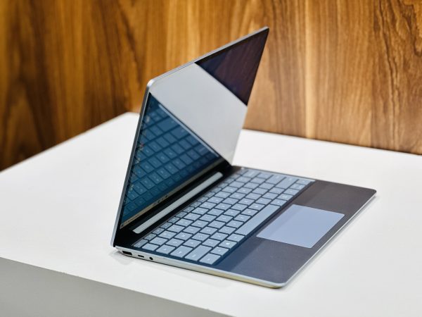 خرید لپ تاپ استوک Surface laptop Go از بانه