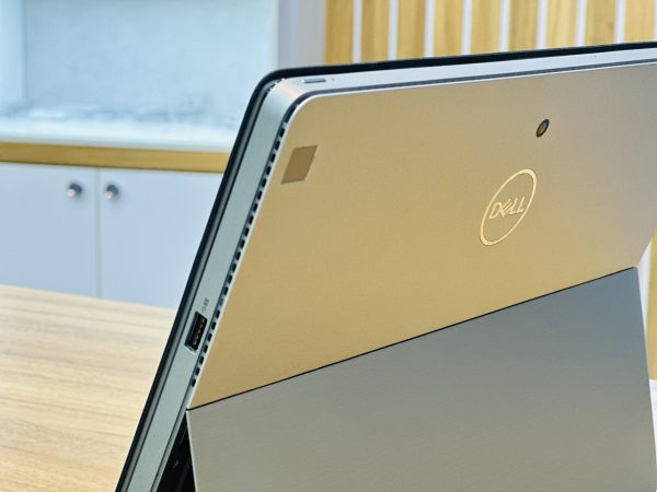 بررسی مشخصات لپ تاپ DELL latitude 7200