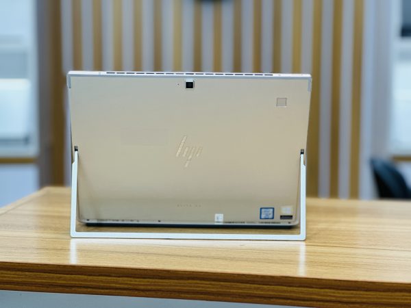 بررسی مشخصات لپ تاپ HP Elite x2 G4