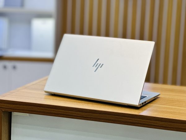 بررسی مشخصات لپ تاپ HP Elite book 830 G8