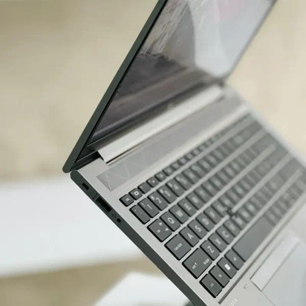 لپ تاپ HP ZBook با کارت گرافیک 4 گیگ