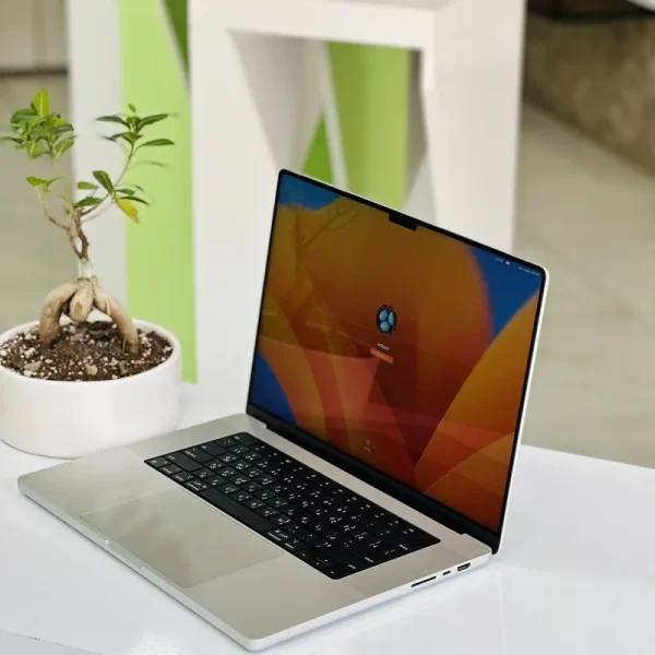 لپ تاپ حرفه‌ای اپل