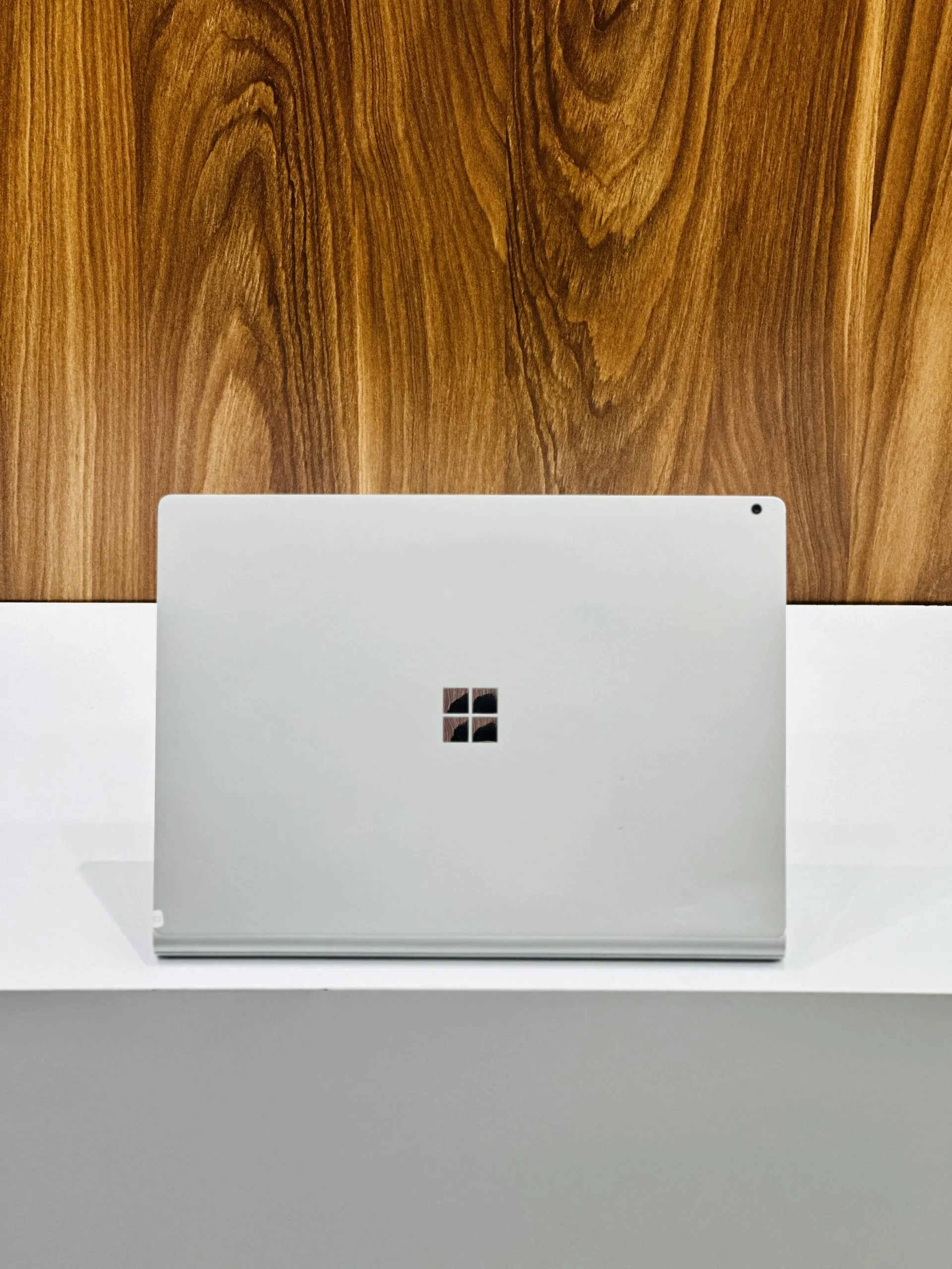 بررسی لپتاپ استوک surface book 2
