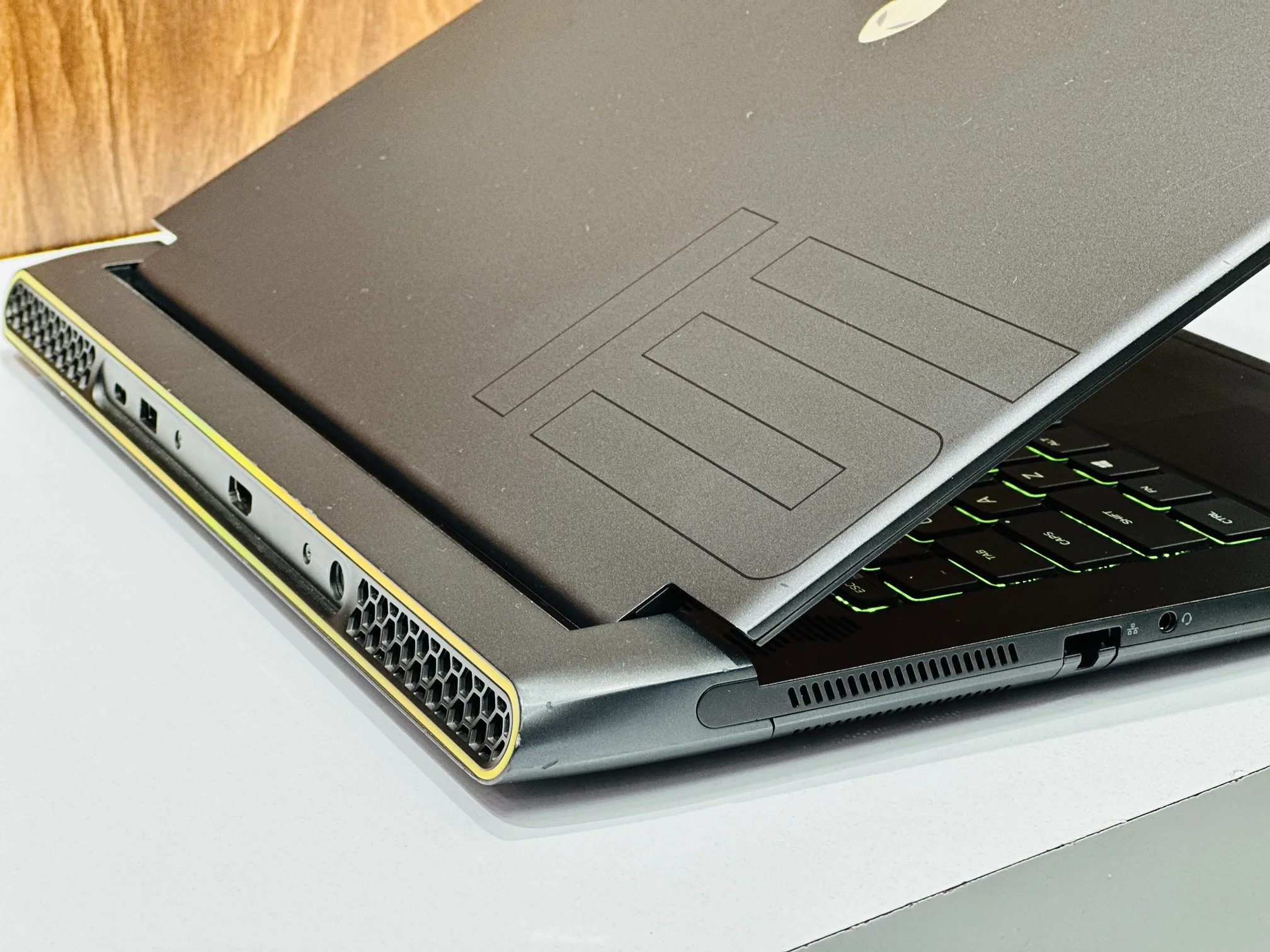 لپ تاپ گیمینگ Dell Alienware M15