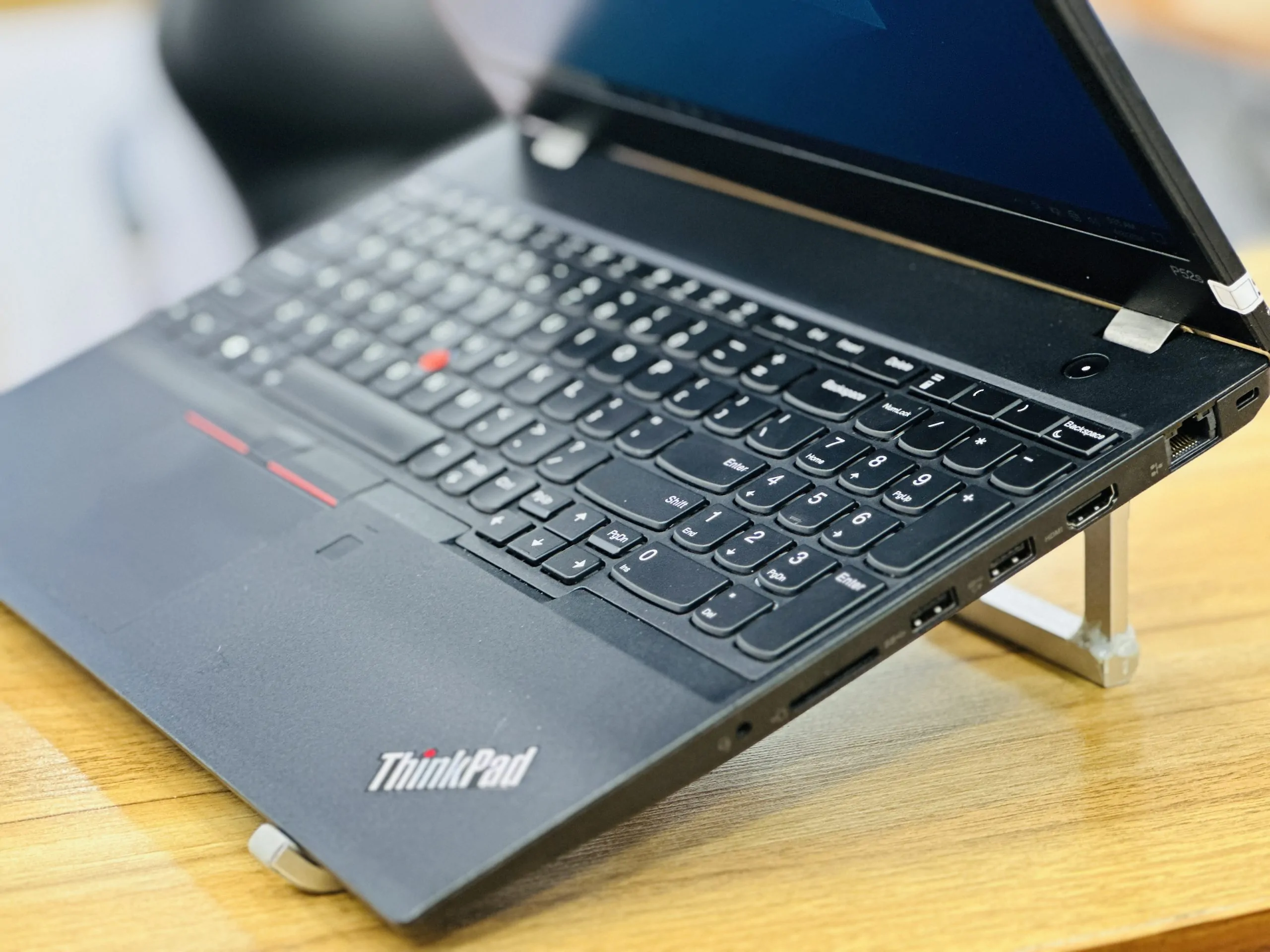 بررسی مشخصات لپ تاپ Lenovo P52S بررسی مشخصات لپ تاپ Lenovo P52S