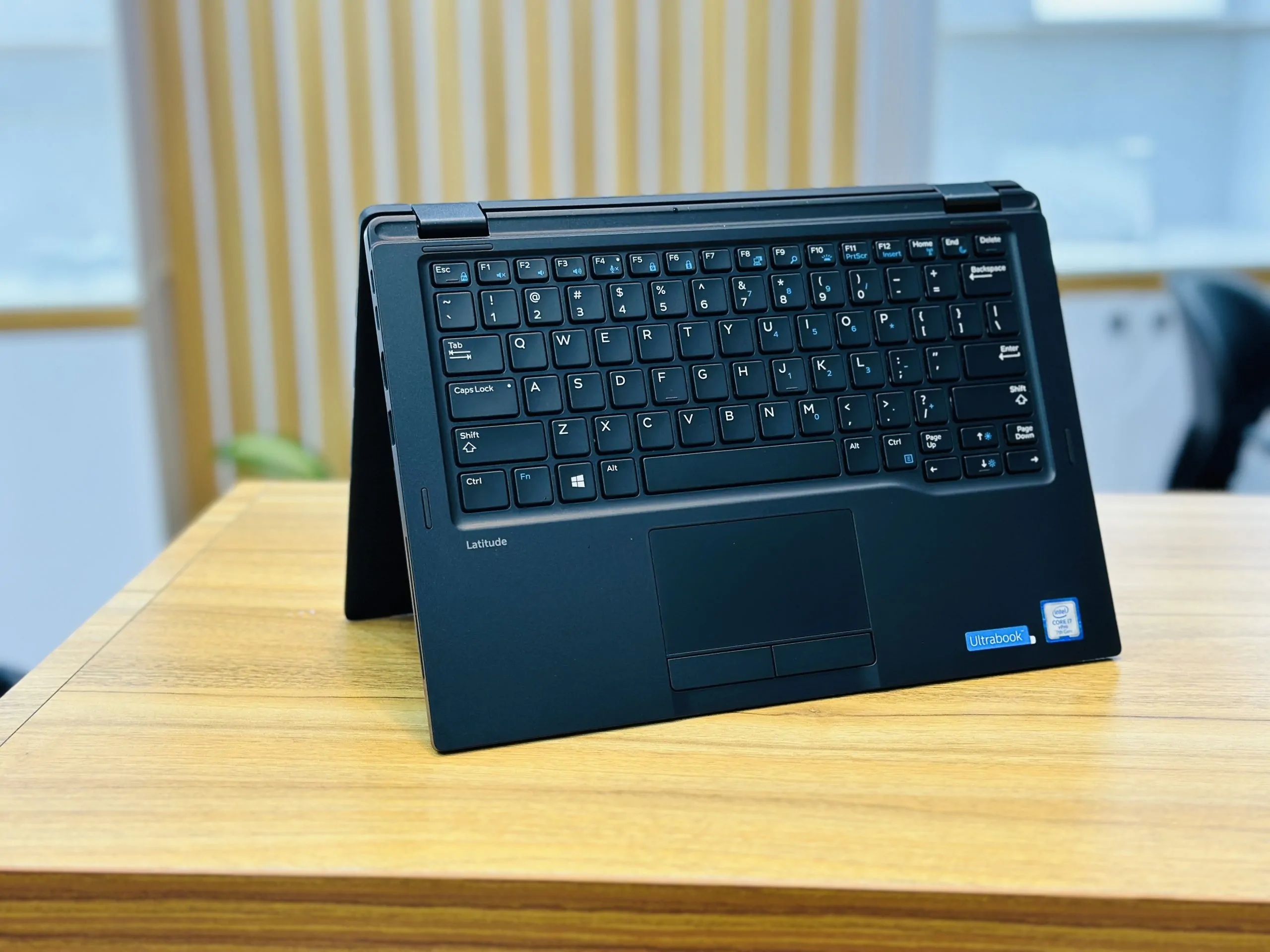 بررسی مشخصات لپ تاپ Dell latitude 5289 بررسی مشخصات لپ تاپ Dell latitude 5289