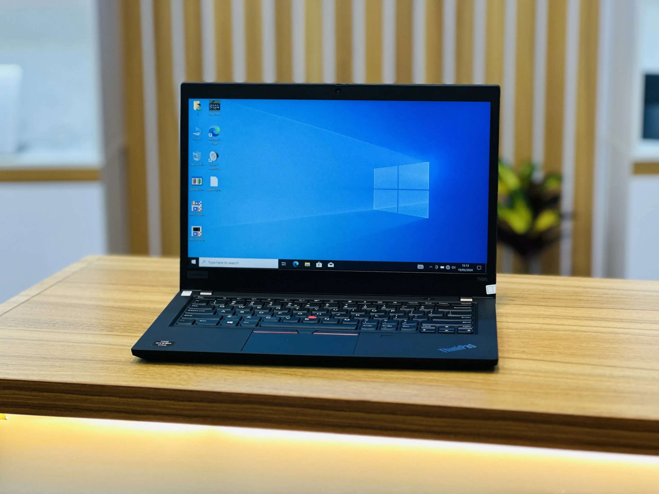 لپ تاپ استوک Lenovo Think pad t495
