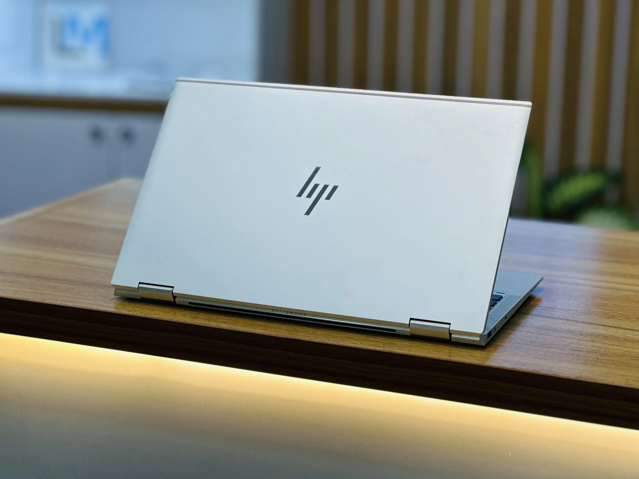 بررسی مشخصات لپ تاپ HP Elite book 1040 G7