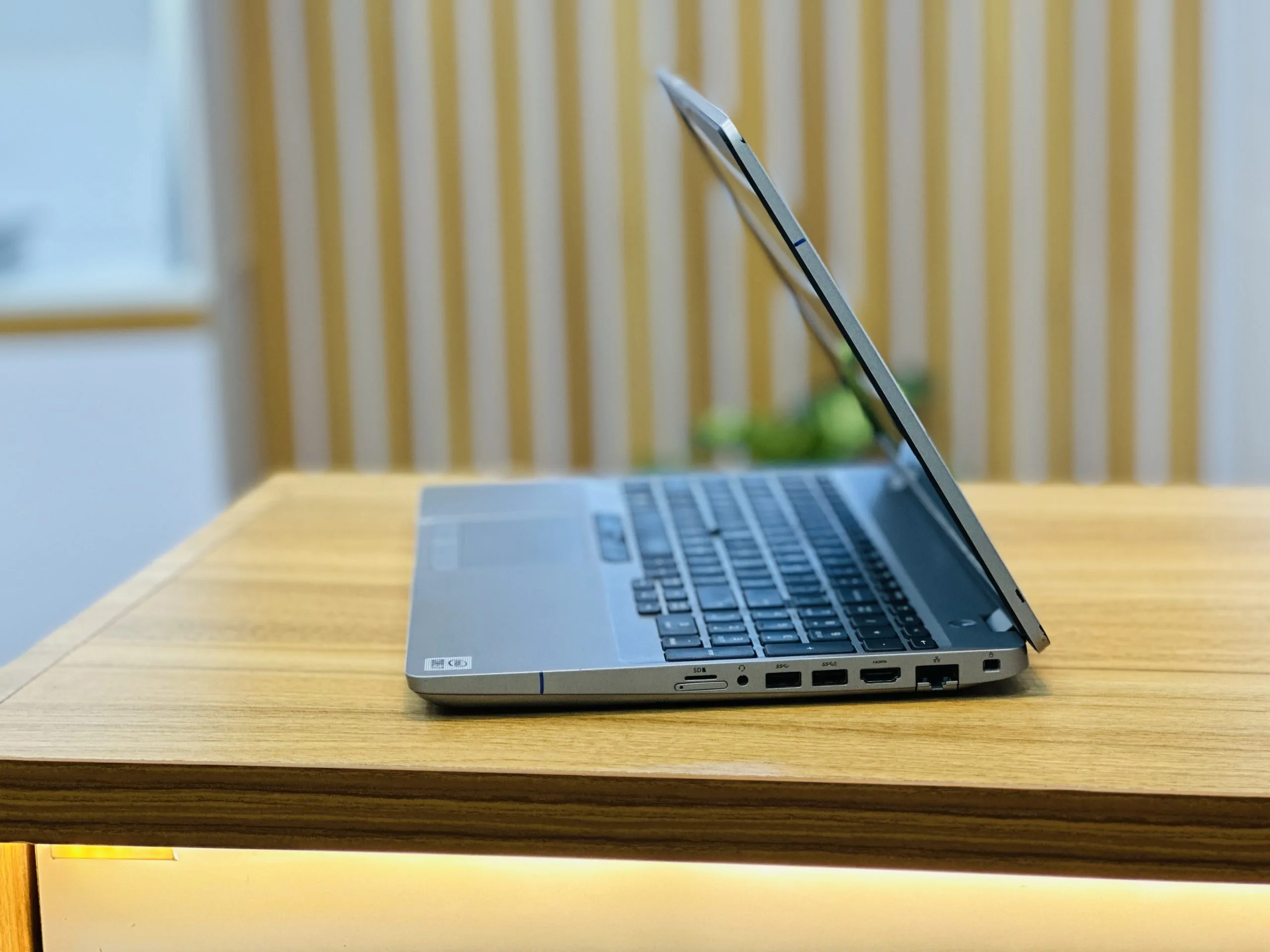 قیمت و بررسی مشخصات لپ تاپ Dell latitude 5511