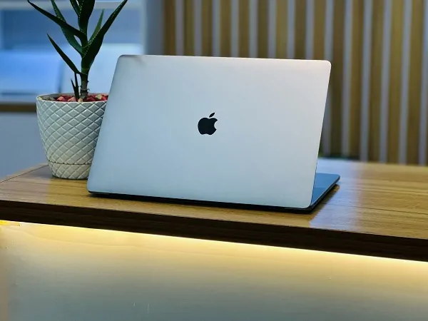 خرید لپ تاپ استوک MacBook Pro 2019 از بانه
